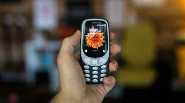 black Nokia candybar phone
