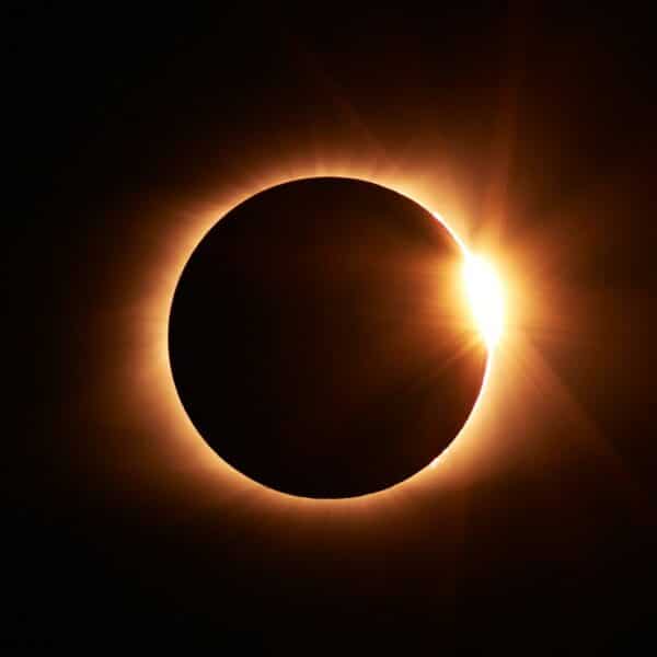 total solar eclipse diamond ring