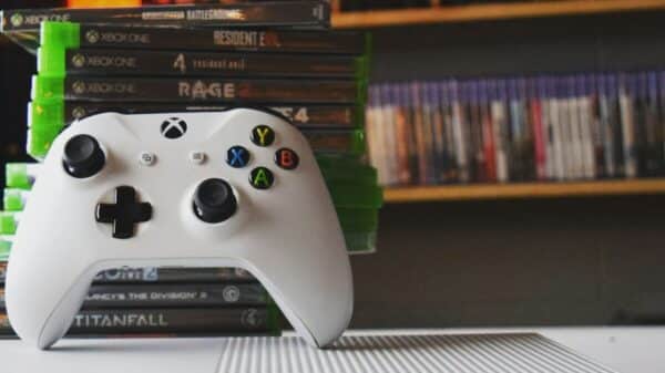 white xbox one game controller
